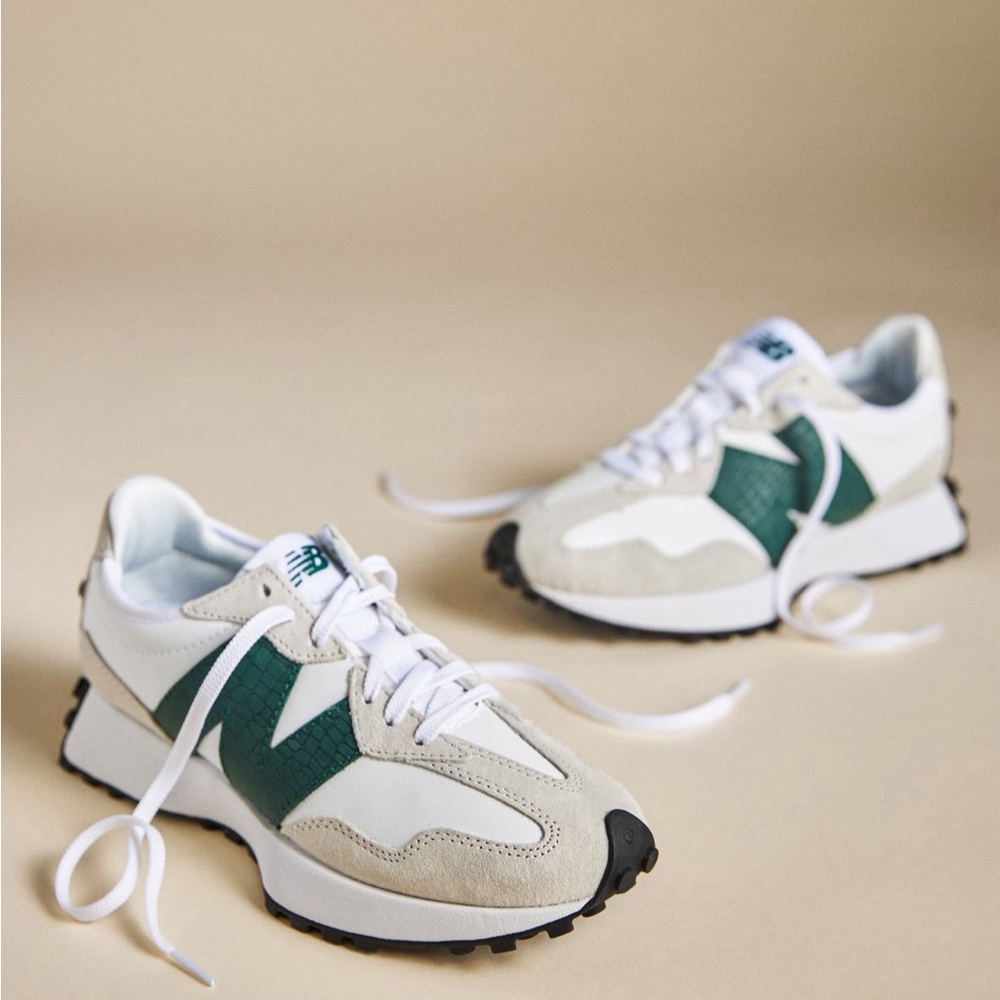 New Balance 327 Sneakers